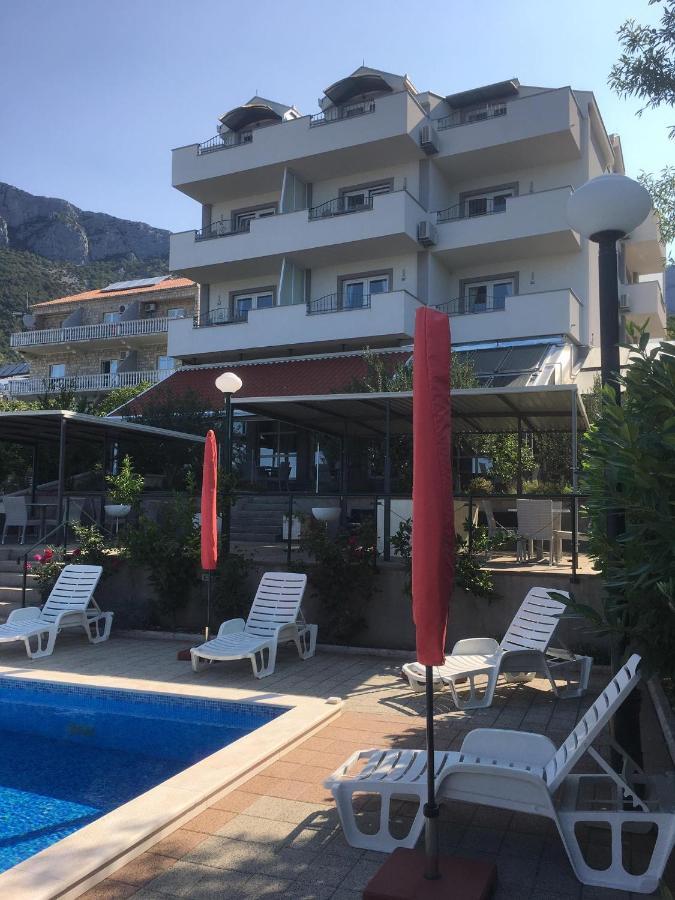 Hotel Lukas Gradac  Exteriör bild