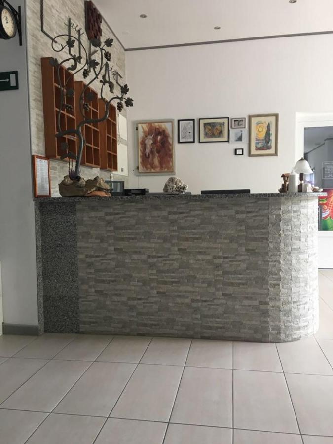 Hotel Lukas Gradac  Exteriör bild