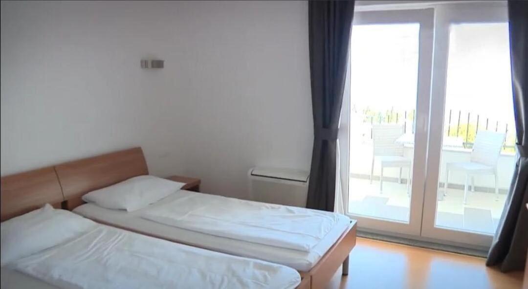 Hotel Lukas Gradac  Exteriör bild