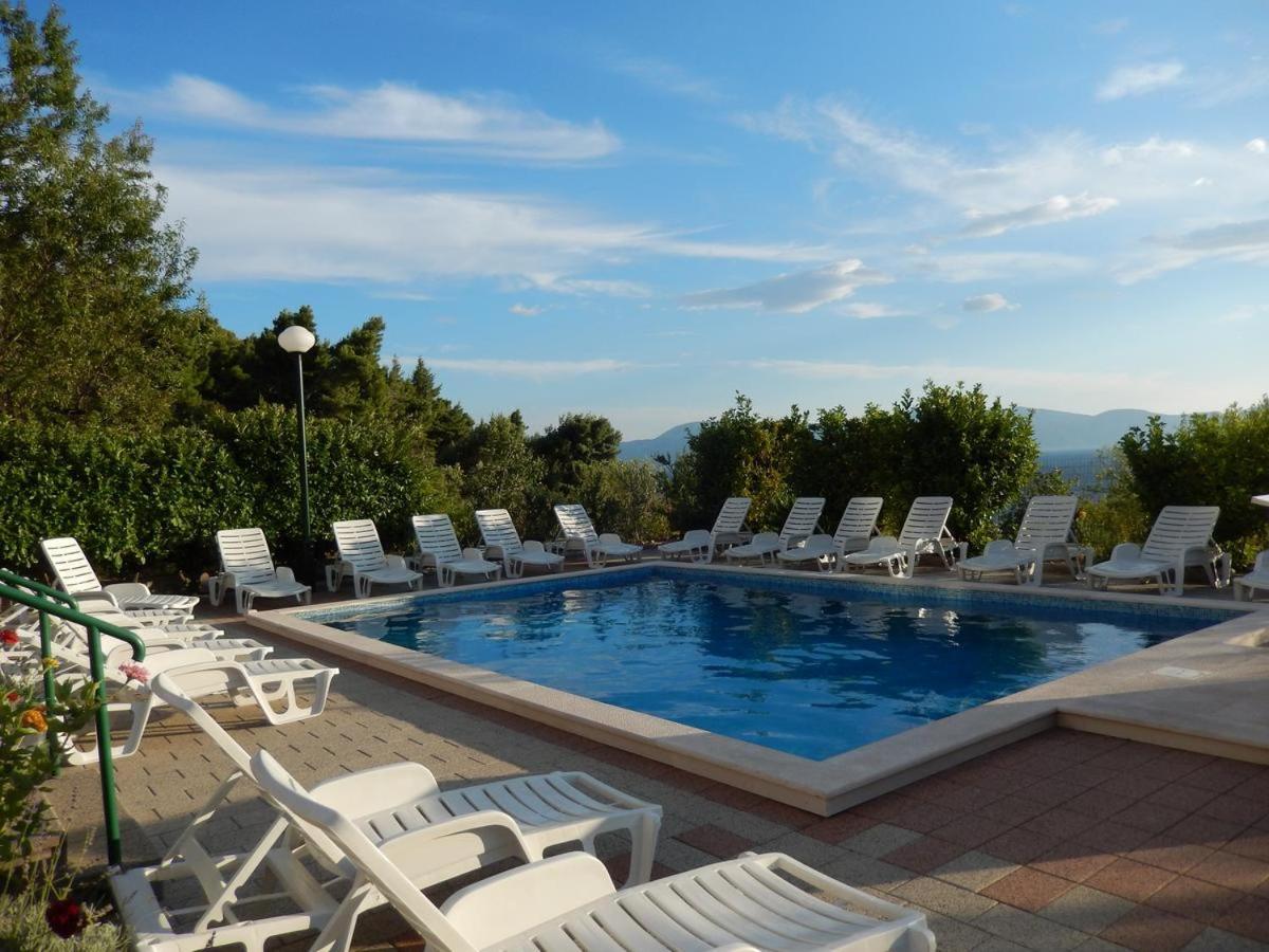 Hotel Lukas Gradac  Exteriör bild