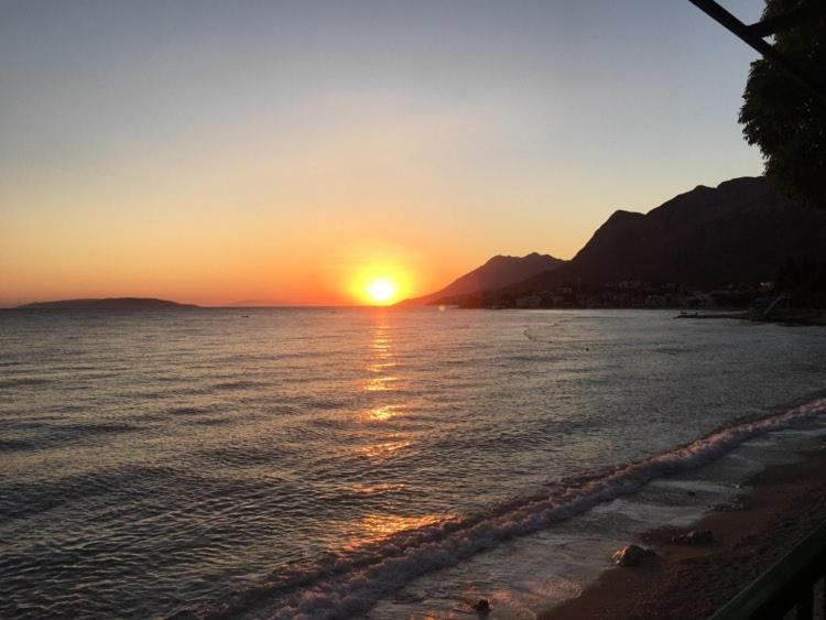 Hotel Lukas Gradac  Exteriör bild