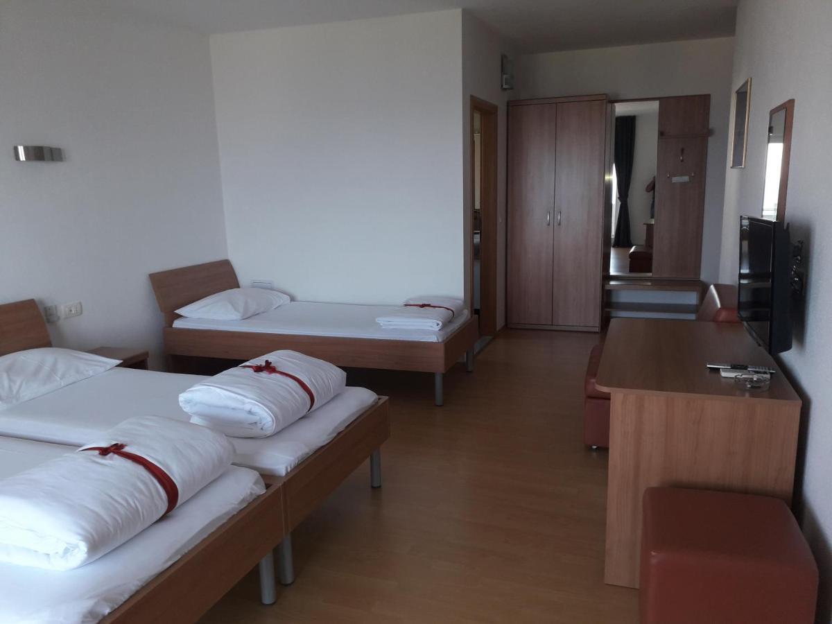 Hotel Lukas Gradac  Exteriör bild