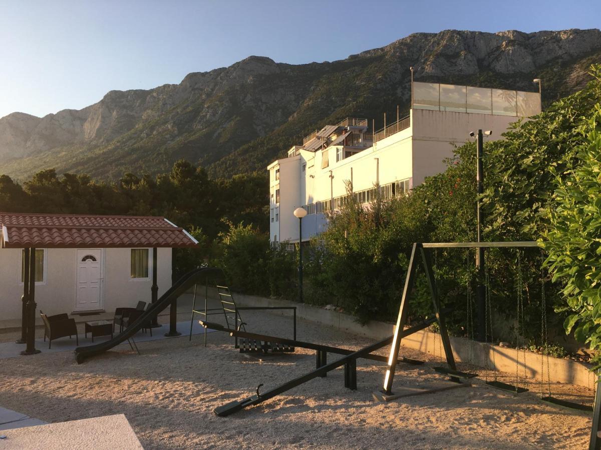 Hotel Lukas Gradac  Exteriör bild