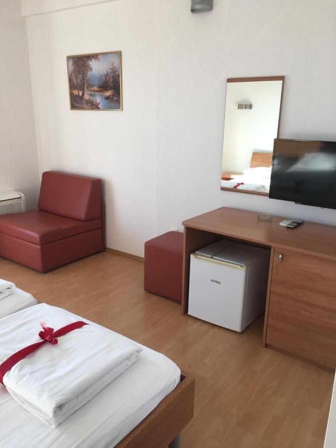 Hotel Lukas Gradac  Exteriör bild